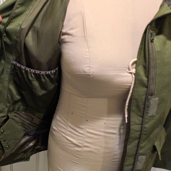 EUC Under Armour Storm M Women's Army Green Rain Jacket - Picture 10 of 12